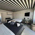 Armonoia Santorini לינה וארוחת בוקר 3*