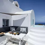 לינה וארוחת בוקר Armonoia Santorini 3*