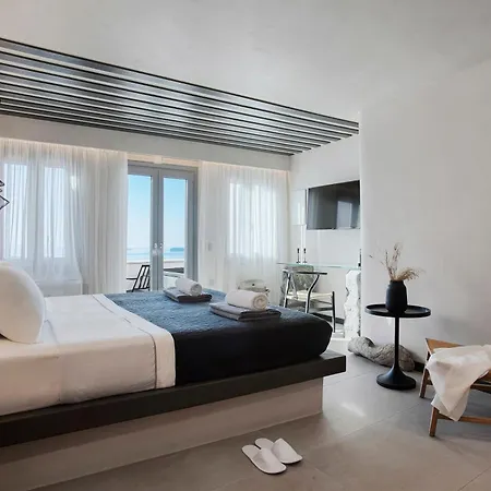 לינה וארוחת בוקר Armonoia Santorini 4*